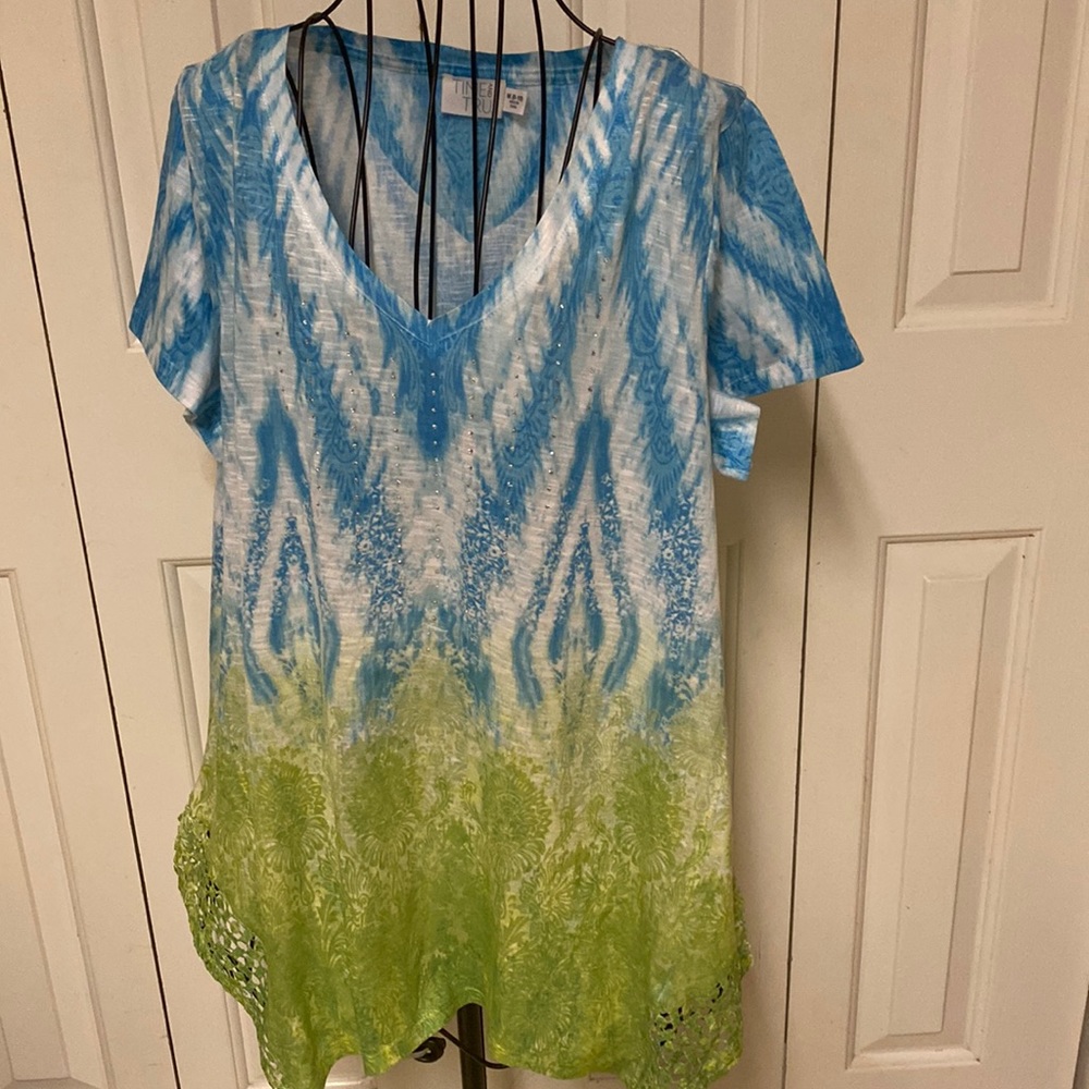 Time & Tru women’s V Neck Tunic with Rhinestones Short Sleeve Knit Top size medi